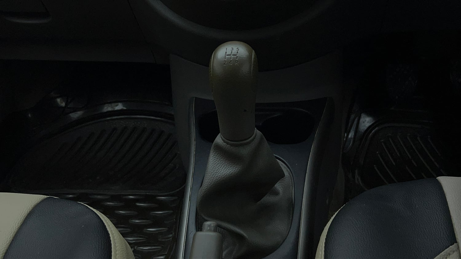 Used 2013 Nissan Sunny XL Petrol Manual interior GEAR  KNOB VIEW