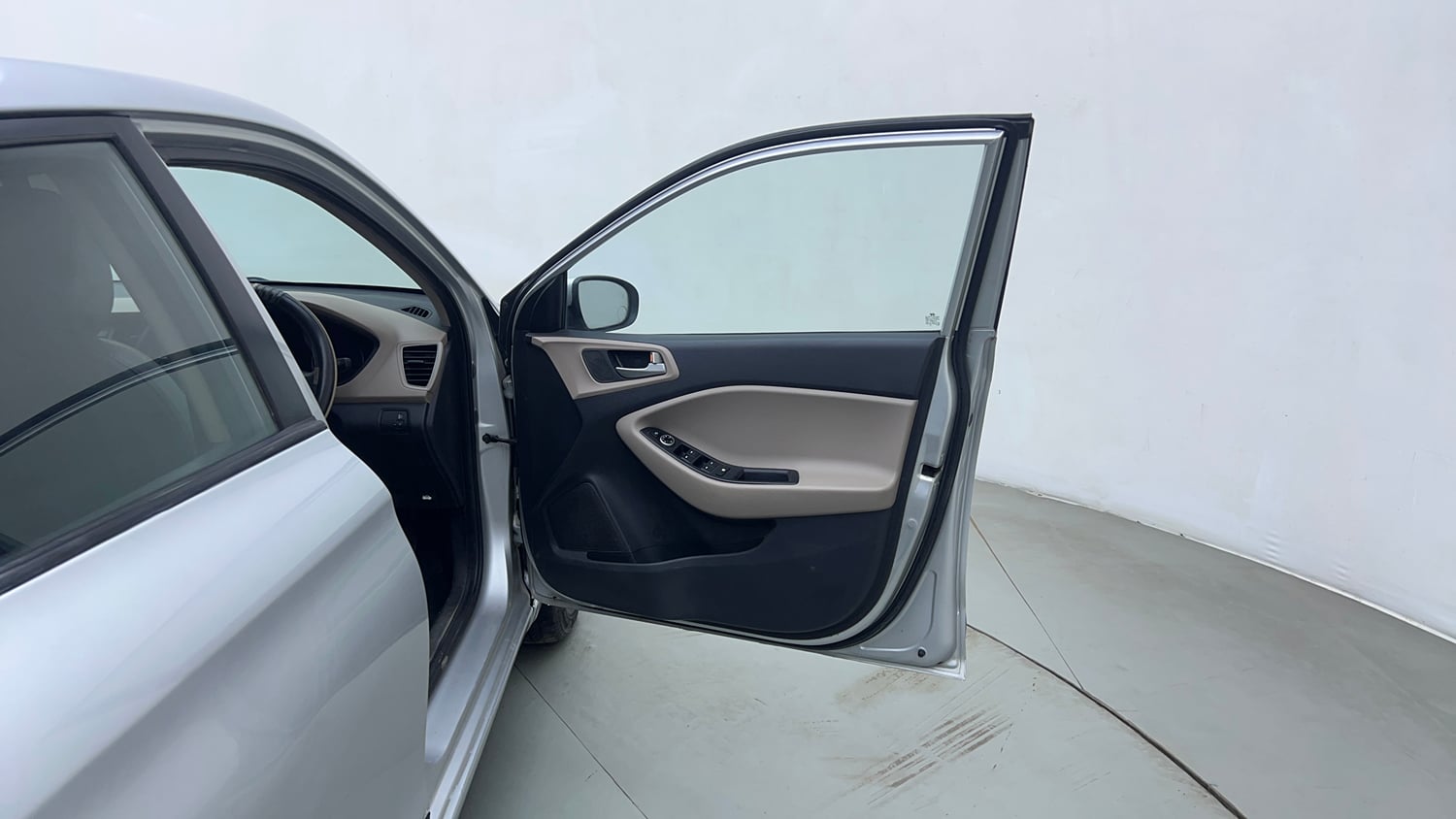 Used 2015 Hyundai Elite i20 Sportz 1.2 Petrol Manual interior RIGHT FRONT DOOR OPEN VIEW