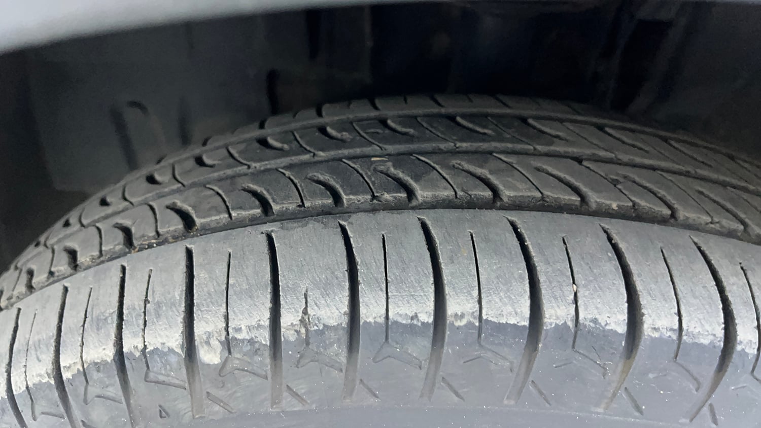 Used 2023 Renault Triber RXT EASY-R AMT Petrol Automatic tyres LEFT FRONT TYRE TREAD VIEW