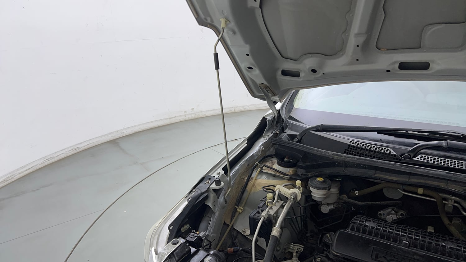 Used 2022 Honda Amaze S MT 1.2 Petrol Petrol Manual engine ENGINE RIGHT SIDE HINGE & APRON VIEW