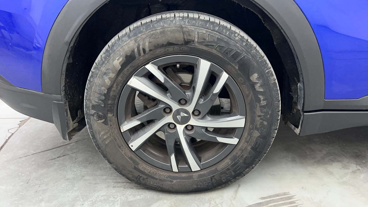 Used 2022 Mahindra XUV700 AX 5 Petrol MT 7 STR Petrol Manual tyres RIGHT REAR TYRE RIM VIEW