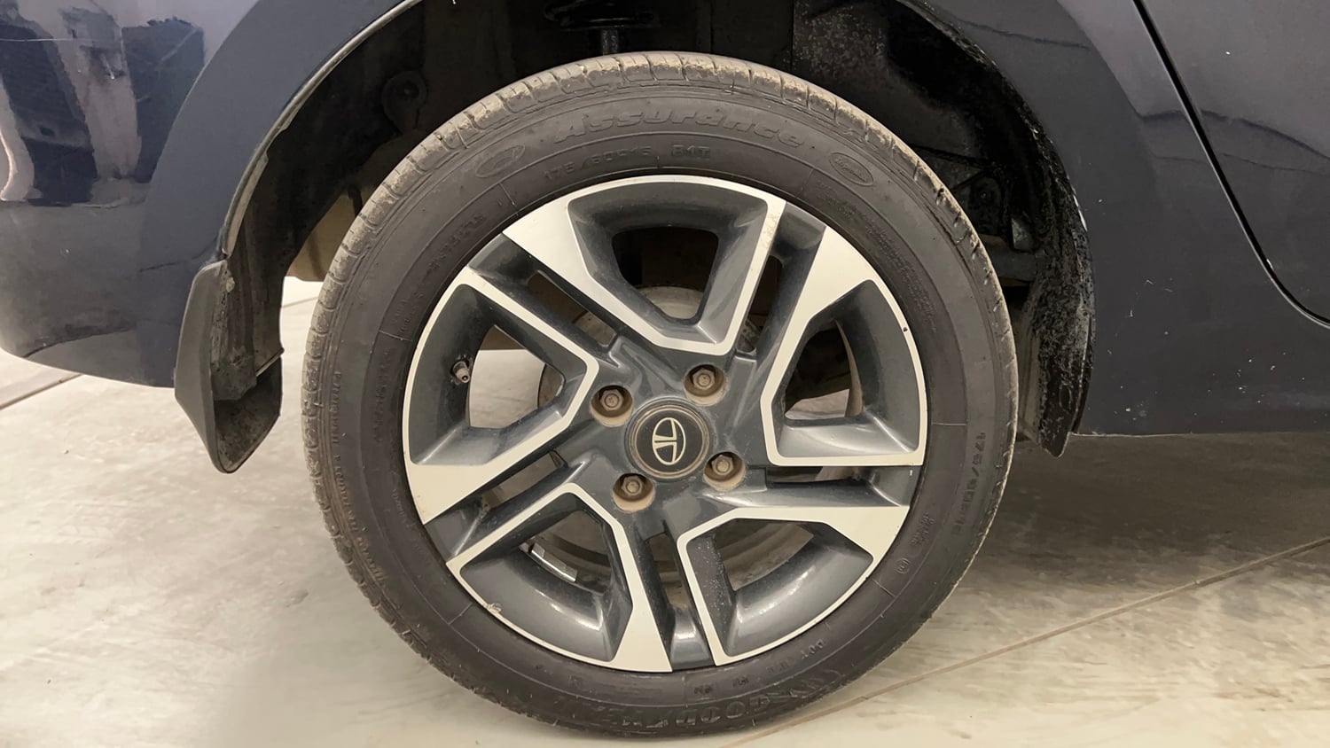 Used 2019 Tata Tigor Revotron XZA Petrol Automatic tyres RIGHT REAR TYRE RIM VIEW