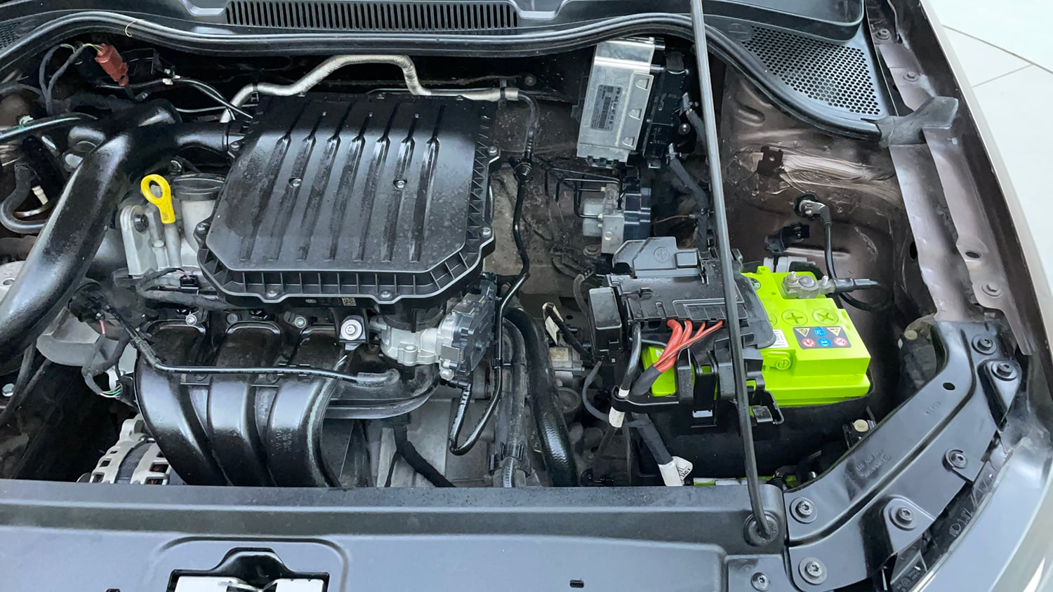 Used 2019 Volkswagen Ameo Comfortline 1.0L (P) Petrol Manual engine ENGINE LEFT SIDE VIEW