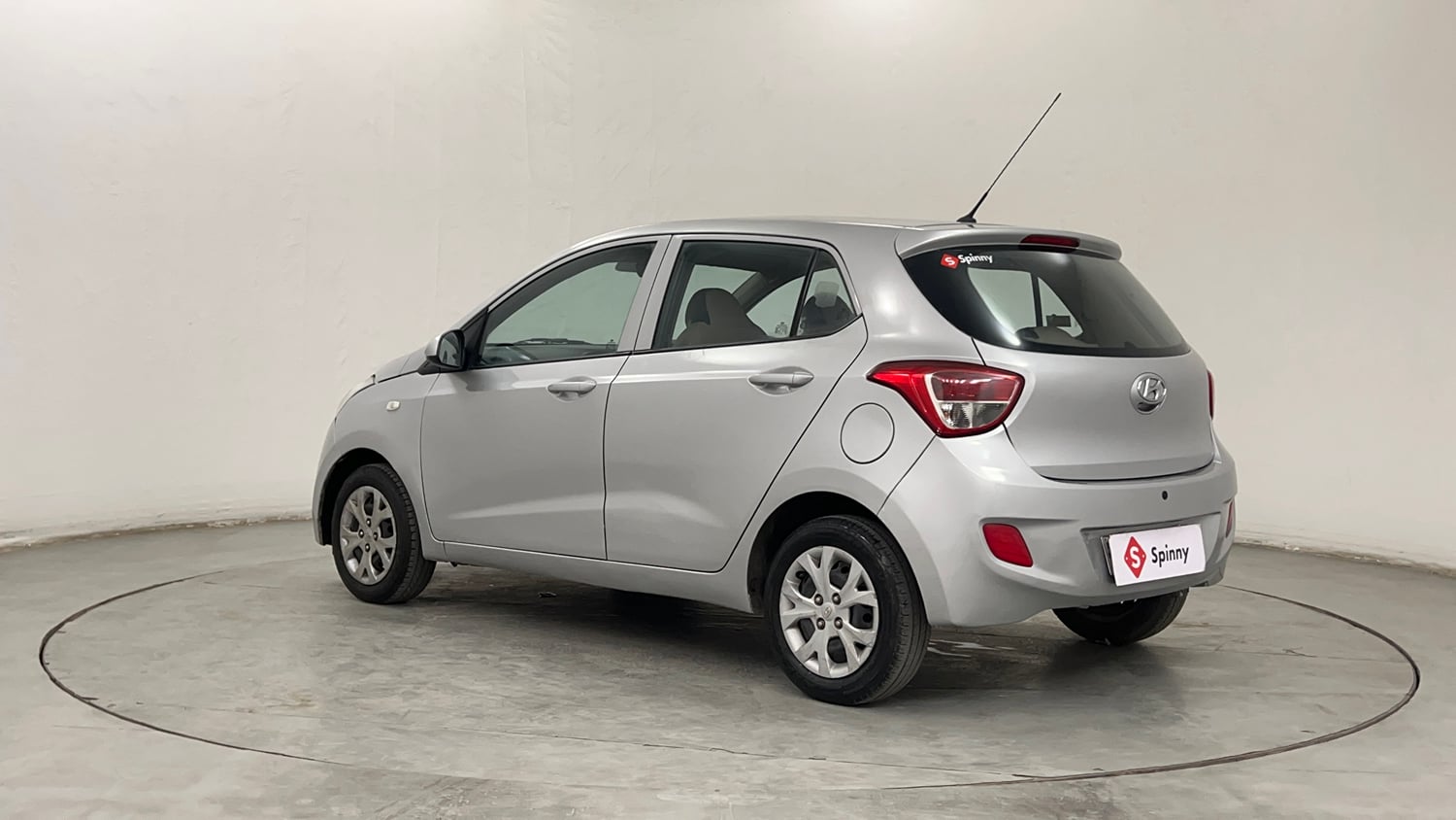 Used 2015 Hyundai Grand i10 Magna 1.2 Kappa VTVT Petrol Manual exterior LEFT REAR CORNER VIEW