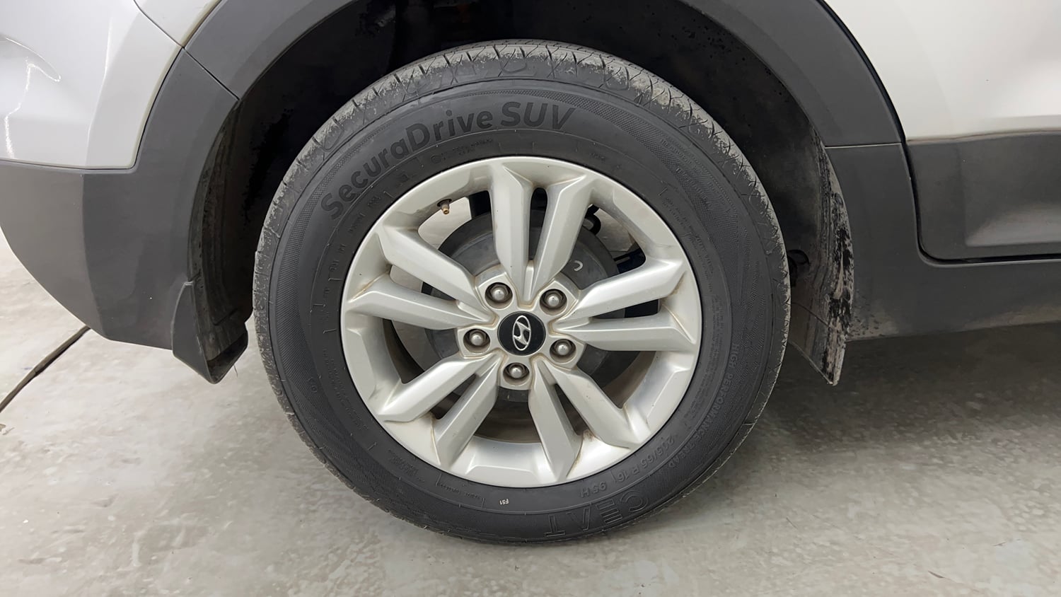 Used 2016 Hyundai Creta 1.6 SX Plus Petrol Petrol Manual tyres RIGHT REAR TYRE RIM VIEW