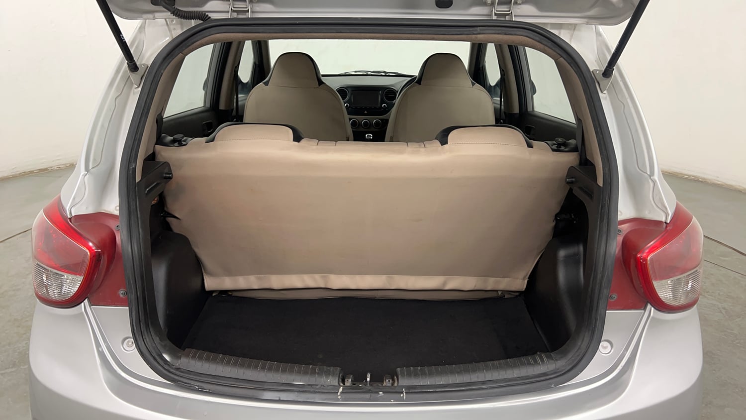 Used 2015 Hyundai Grand i10 Magna 1.2 Kappa VTVT Petrol Manual interior DICKY INSIDE VIEW