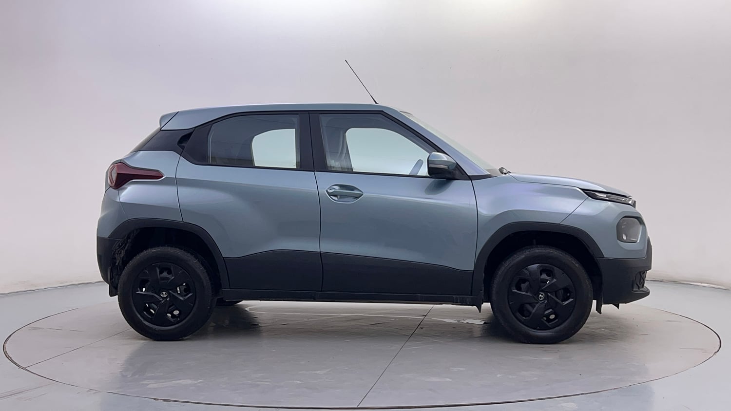 Used 2023 Tata Punch Adventure Rhythm Pack MT Petrol Manual exterior RIGHT SIDE VIEW