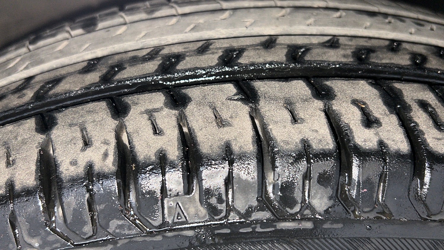 Used 2020 Maruti Suzuki Swift VXi Petrol Manual tyres RIGHT FRONT TYRE TREAD VIEW