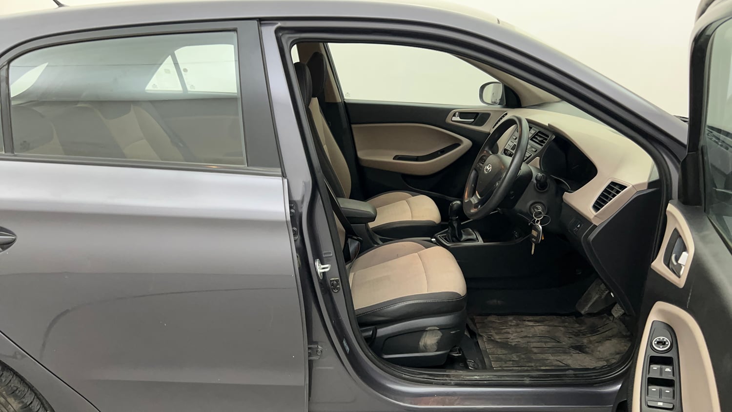 Used 2014 Hyundai Elite i20 Magna 1.2 Petrol Manual interior RIGHT SIDE FRONT DOOR CABIN VIEW