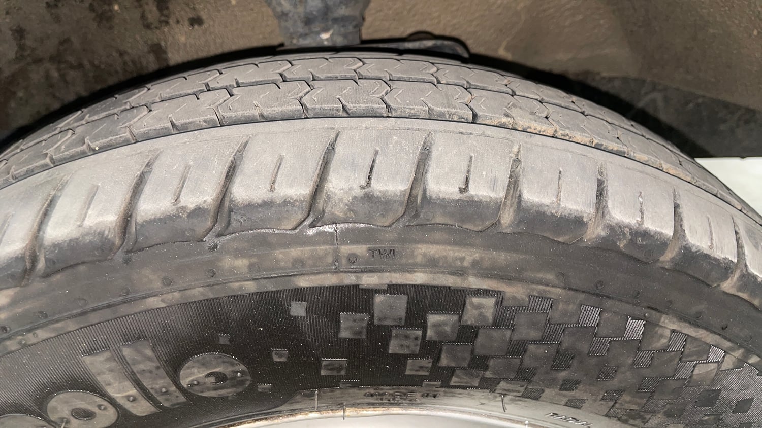 Used 2020 Maruti Suzuki Eeco 5 STR WITH A/C+HTR Petrol Manual tyres RIGHT FRONT TYRE TREAD VIEW