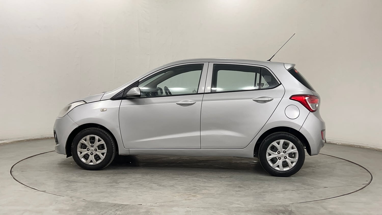 Used 2015 Hyundai Grand i10 Magna 1.2 Kappa VTVT Petrol Manual exterior LEFT SIDE VIEW