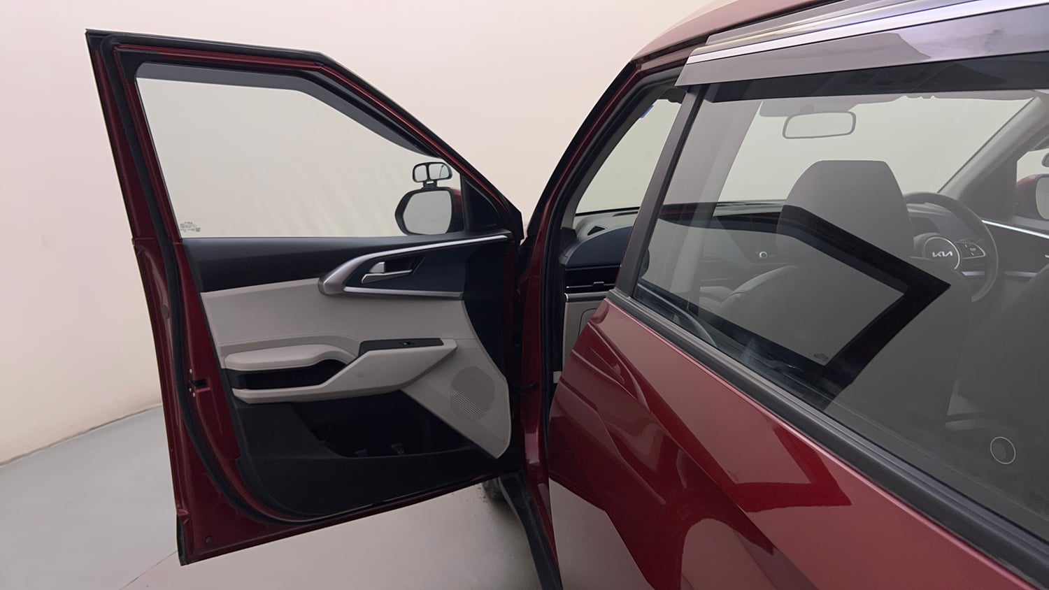 Used 2025 Kia Carens Premium (O) 1.5 Petrol 7 STR Petrol Manual interior LEFT FRONT DOOR OPEN VIEW