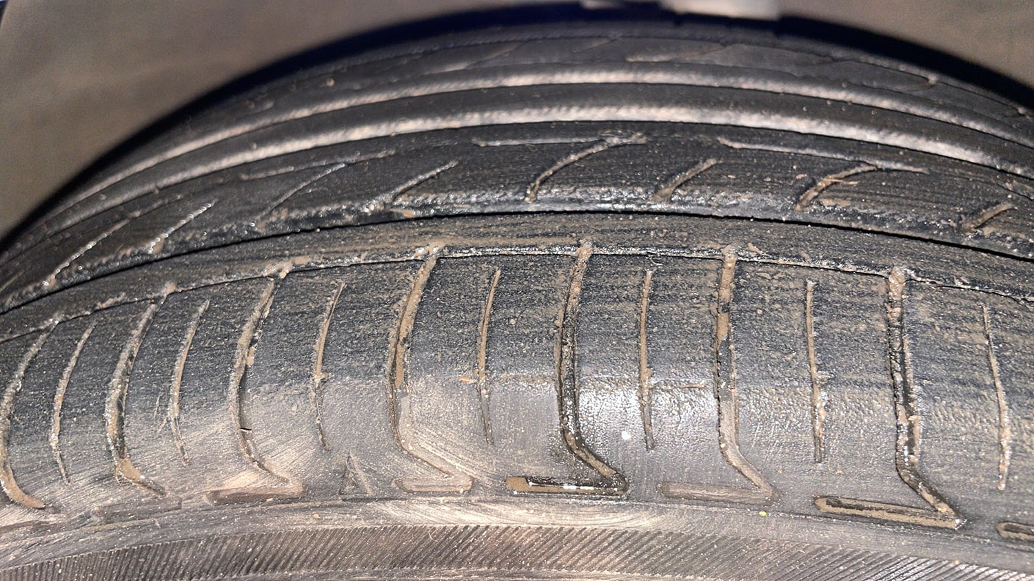 Used 2014 Hyundai Grand i10 Asta AT 1.2 Kappa VTVT Petrol Automatic tyres RIGHT FRONT TYRE TREAD VIEW