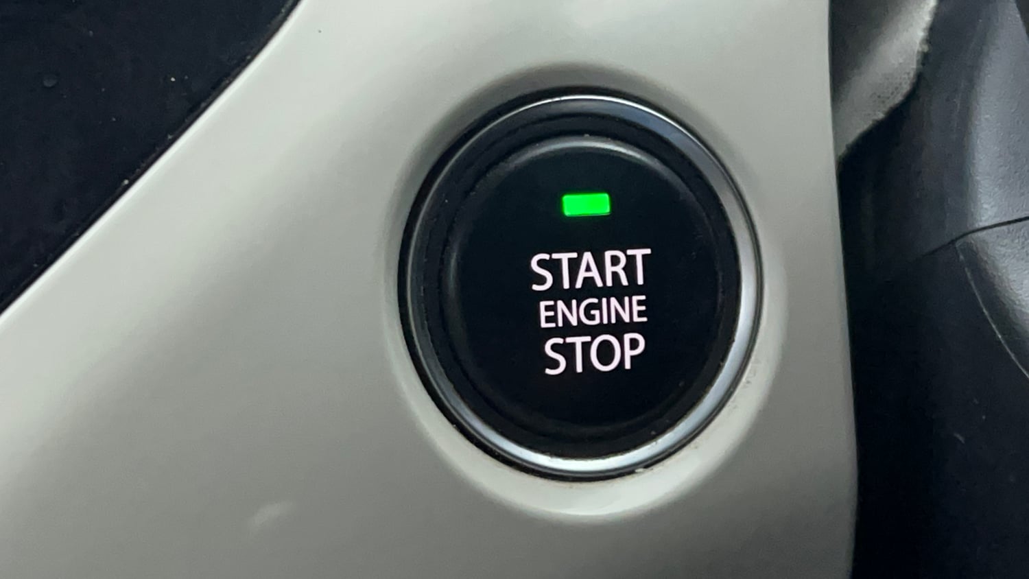 Used 2022 Tata Nexon XZA Plus  (S) Dual Tone Petrol Automatic top_features Keyless start