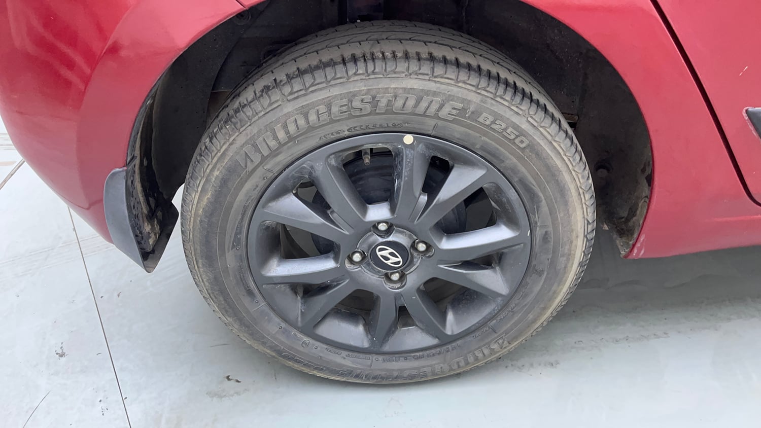 Used 2020 Hyundai Elite i20 Sportz Plus 1.2 Petrol Manual tyres RIGHT REAR TYRE RIM VIEW
