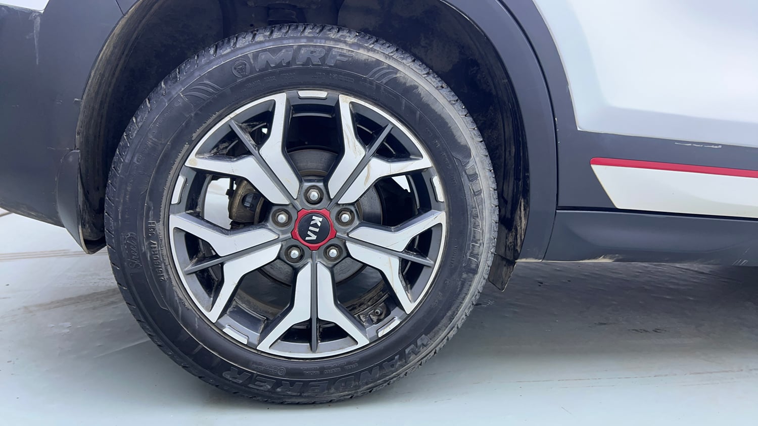 Used 2020 Kia Seltos GTX Plus DCT 1.4 Petrol Automatic tyres RIGHT REAR TYRE RIM VIEW