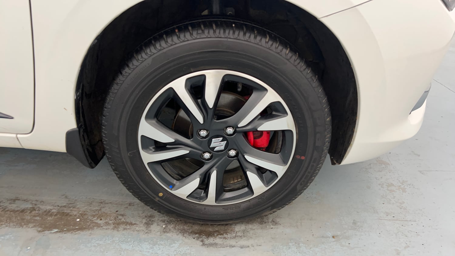 Used 2025 Maruti Suzuki Swift ZXi Plus Petrol Manual tyres RIGHT FRONT TYRE RIM VIEW