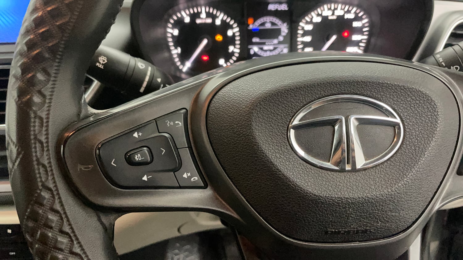 Used 2022 Tata Altroz XM Plus Petrol Petrol Manual top_features Steering mounted controls