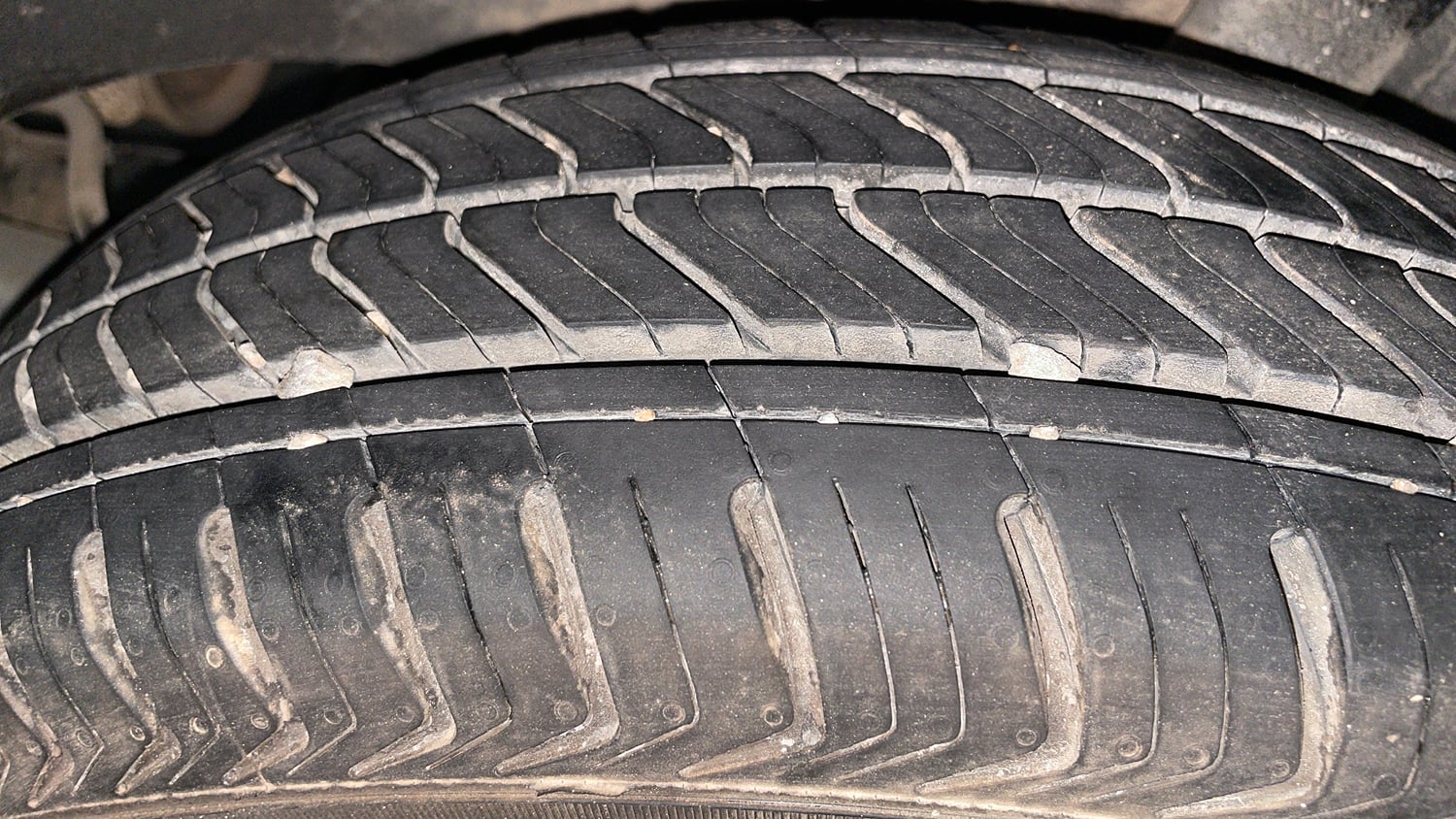Used 2019 Renault Kwid 1.0 RXT AMT Opt Petrol Automatic tyres LEFT REAR TYRE TREAD VIEW