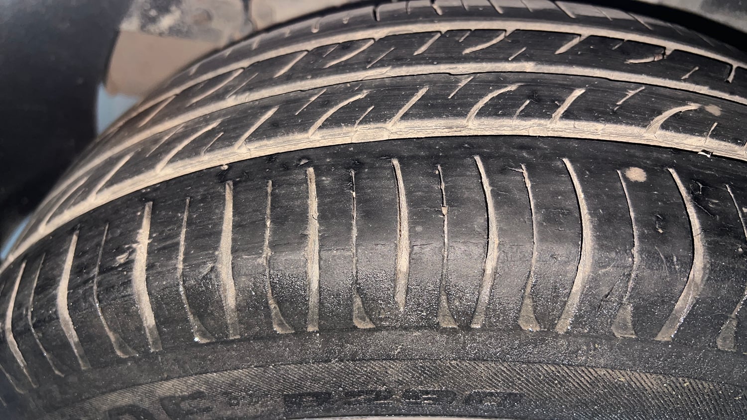 Used 2020 Hyundai Elite i20 Sportz Plus 1.2 Petrol Manual tyres RIGHT REAR TYRE TREAD VIEW