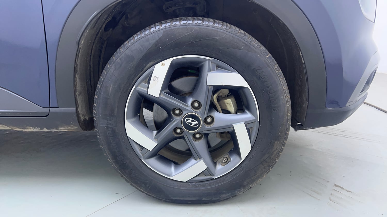 Used 2022 Hyundai Venue SX Plus 1.0 Turbo DCT Petrol Automatic tyres RIGHT FRONT TYRE RIM VIEW