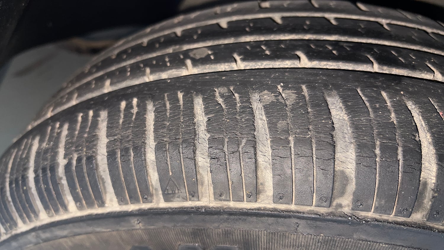 Used 2018 Tata Tiago Revotron XZ Petrol Manual tyres RIGHT FRONT TYRE TREAD VIEW