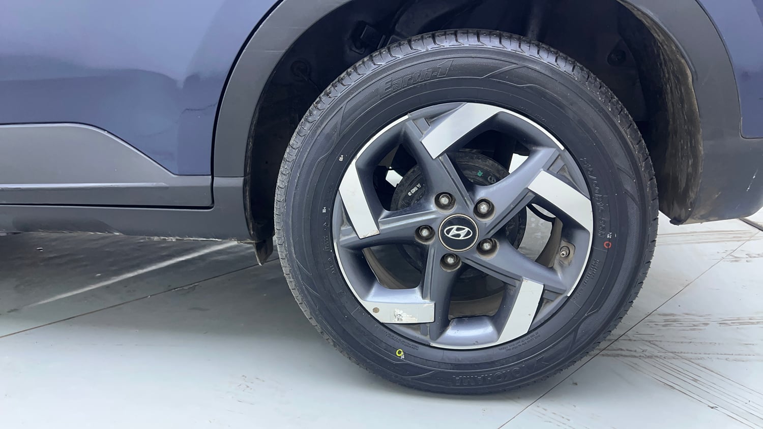 Used 2022 Hyundai Venue SX Plus 1.0 Turbo DCT Petrol Automatic tyres LEFT REAR TYRE RIM VIEW