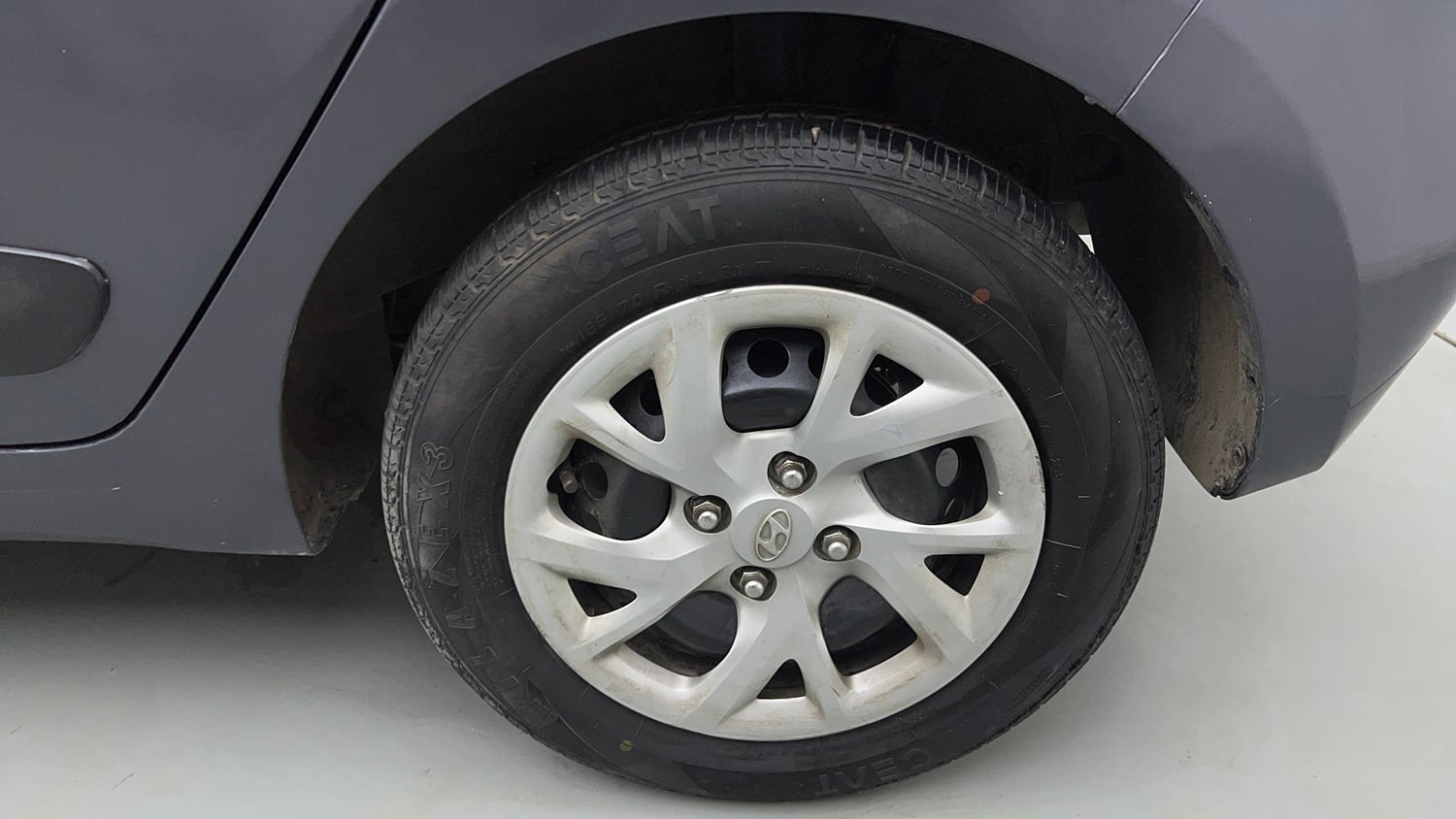 Used 2017 Hyundai Grand i10 Magna 1.2 Kappa VTVT Petrol Manual tyres LEFT REAR TYRE RIM VIEW