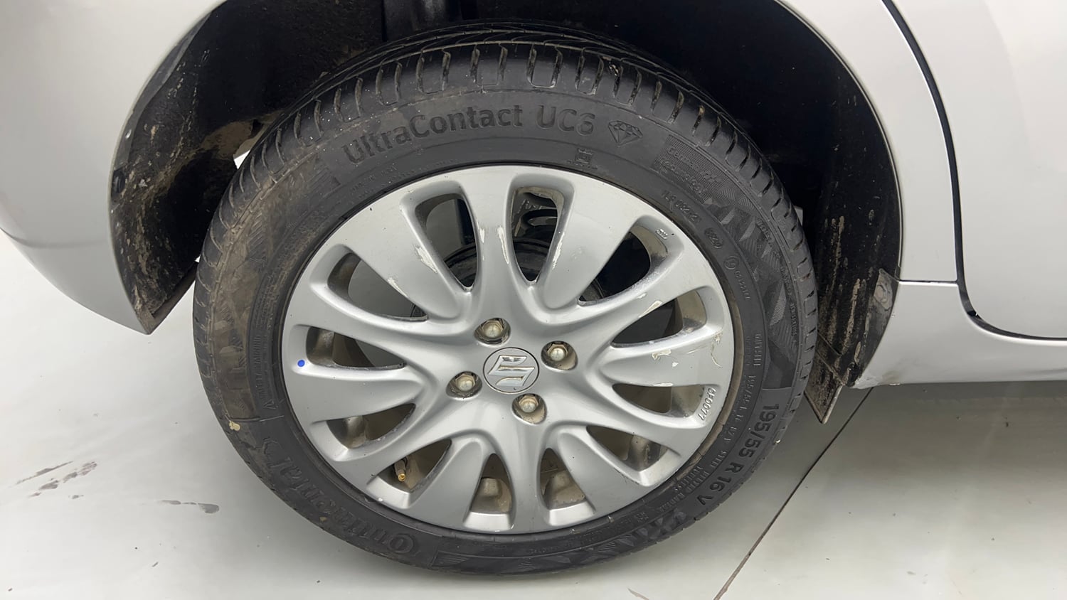 Used 2017 Maruti Suzuki Baleno Alpha 1.2 Petrol Manual tyres RIGHT REAR TYRE RIM VIEW