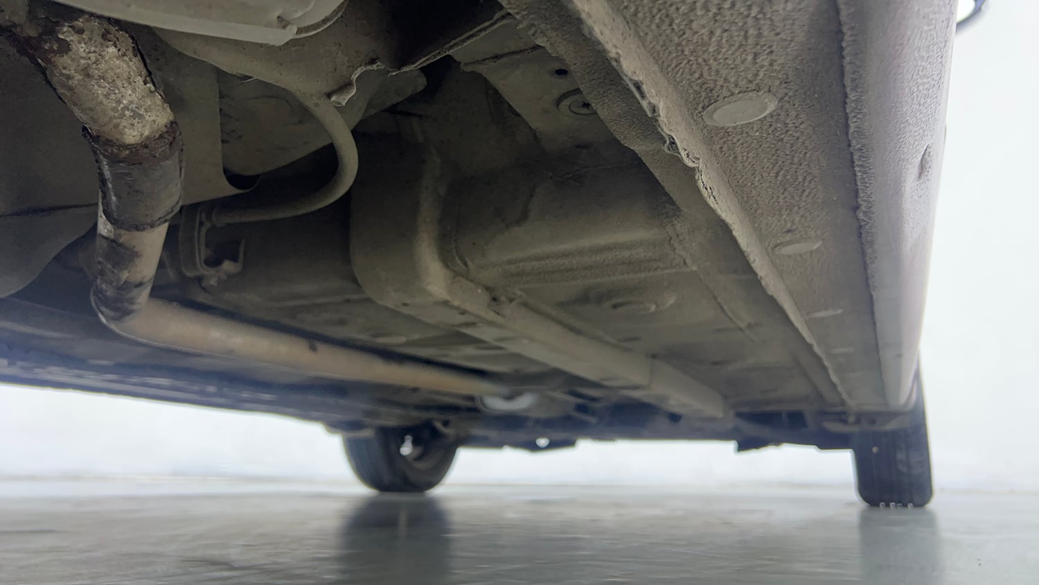 Used 2016 Hyundai Grand i10 Asta AT 1.2 Kappa VTVT Petrol Automatic extra REAR RIGHT UNDERBODY VIEW