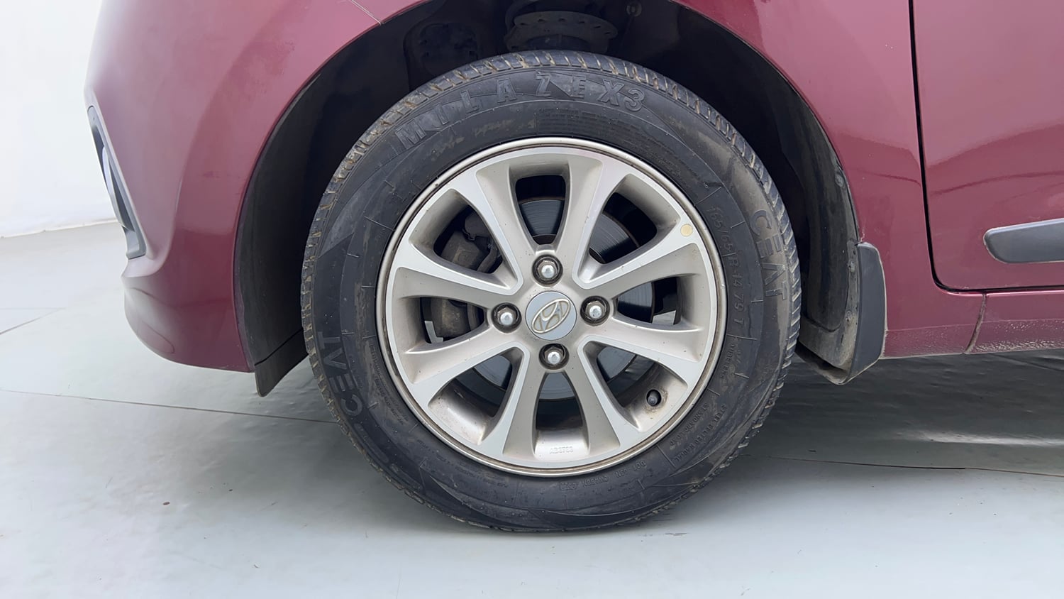 Used 2016 Hyundai Grand i10 Asta AT 1.2 Kappa VTVT Petrol Automatic tyres LEFT FRONT TYRE RIM VIEW