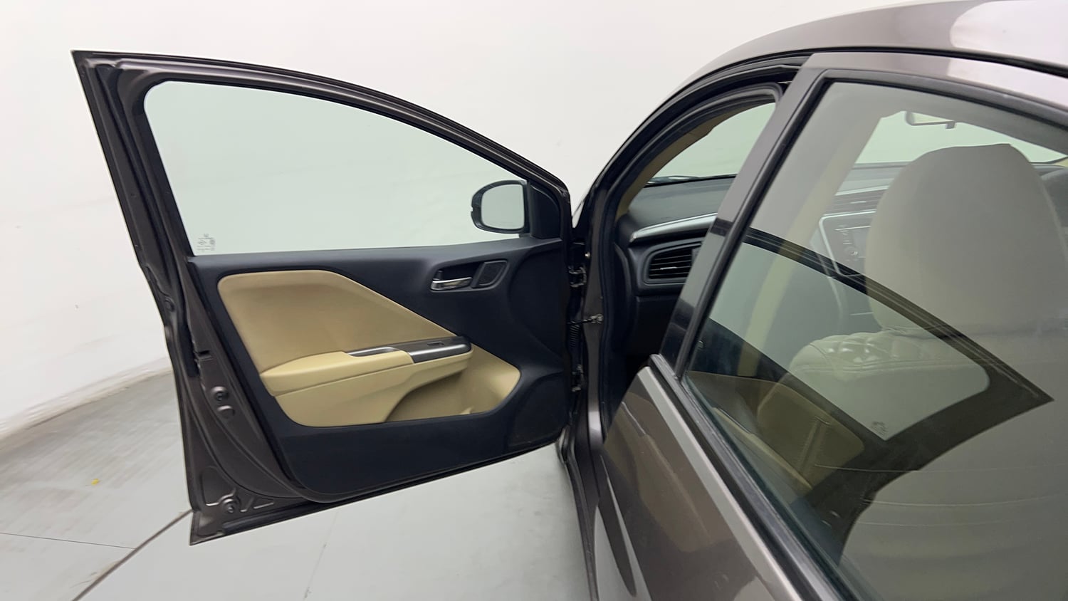 Used 2015 Honda City V Petrol Manual interior LEFT FRONT DOOR OPEN VIEW