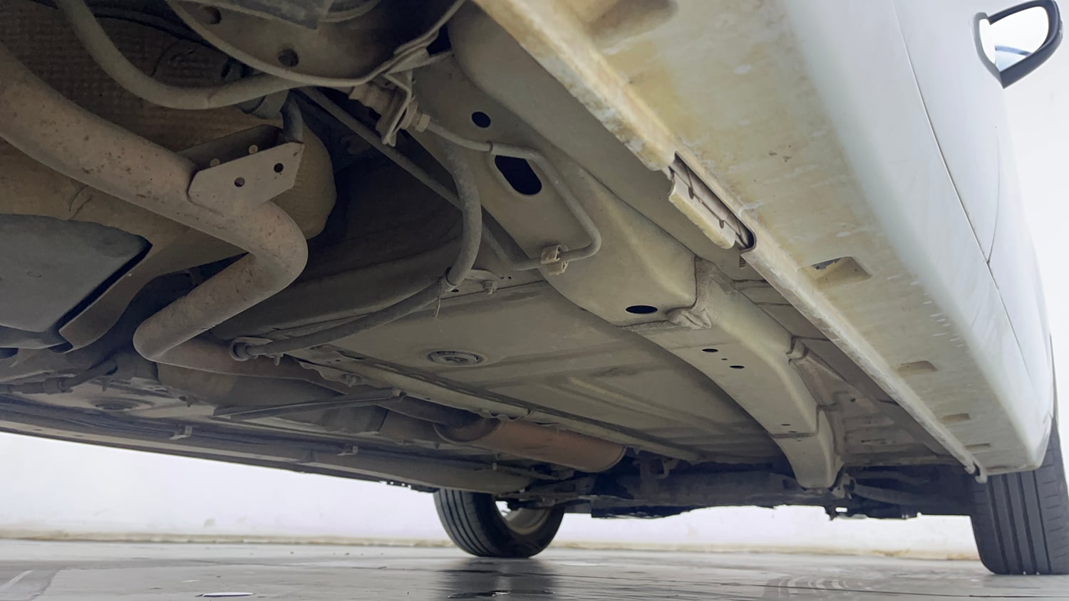 Used 2020 Toyota Glanza V CVT Petrol Automatic extra REAR RIGHT UNDERBODY VIEW