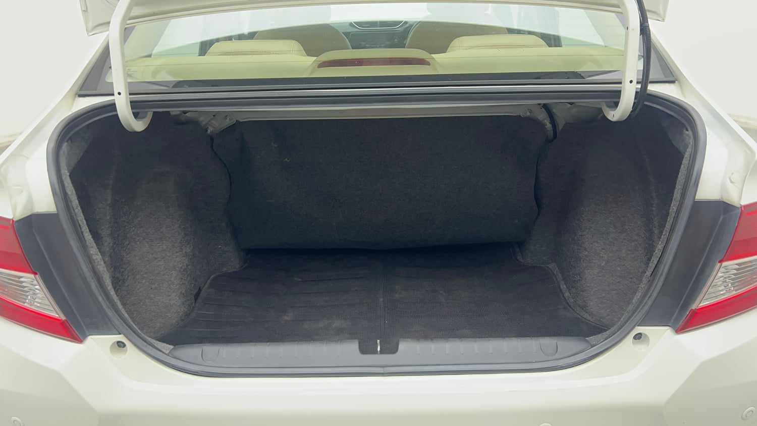 Used 2019 Honda Amaze 1.2 V MT Petrol Petrol Manual interior DICKY INSIDE VIEW