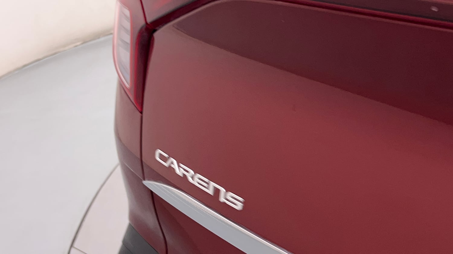 Used 2025 Kia Carens Premium (O) 1.5 Petrol 7 STR Petrol Manual dents MINOR SCRATCH