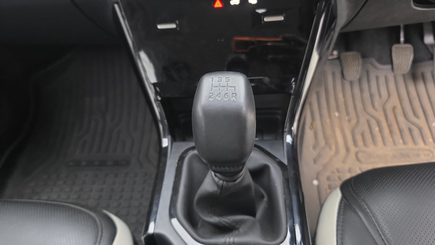 Used 2024 Tata Nexon Creative Plus 1.2 Revotron Petrol 6MT Petrol Manual interior GEAR  KNOB VIEW