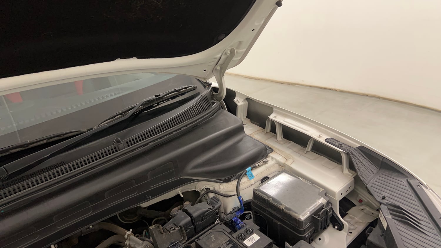 Used 2023 Hyundai Creta E 1.5 Petrol Petrol Manual engine ENGINE LEFT SIDE HINGE & APRON VIEW