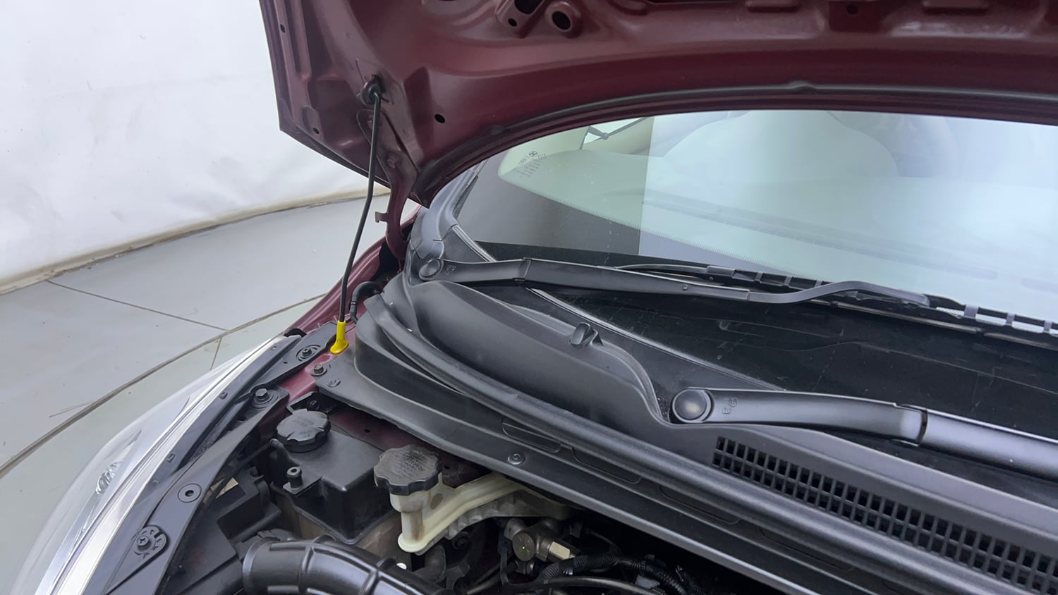 Used 2014 Hyundai i10 Era 1.1 iRDE2 Petrol Manual engine ENGINE RIGHT SIDE HINGE & APRON VIEW