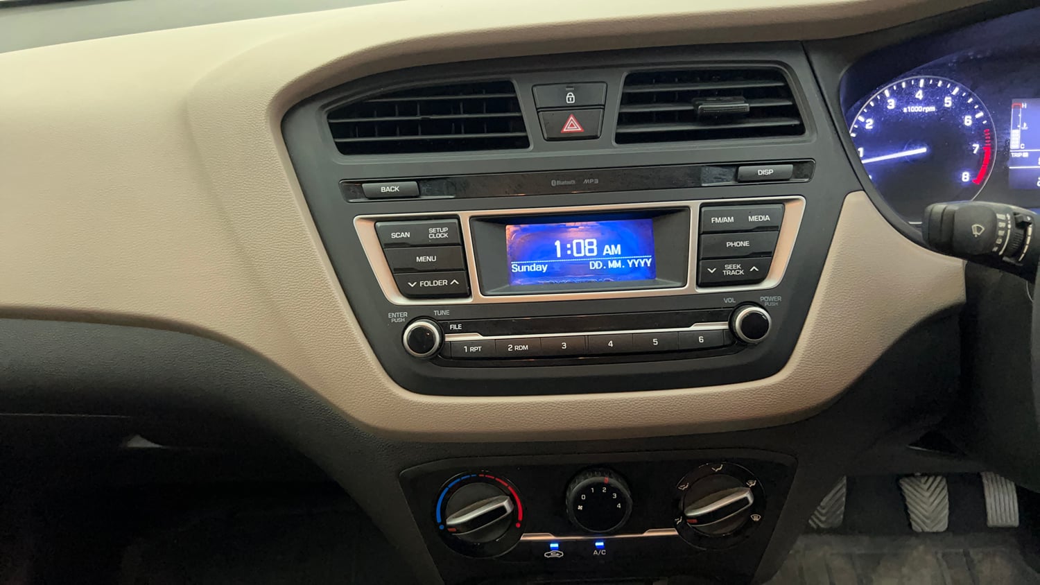Used 2014 Hyundai Elite i20 Magna 1.2 Petrol Manual interior MUSIC SYSTEM & AC CONTROL VIEW