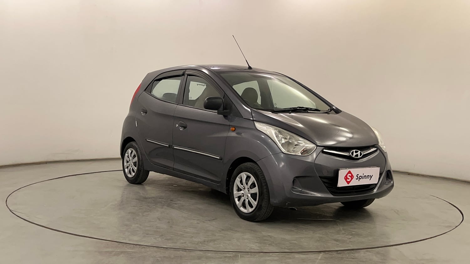 Used 2017 Hyundai Eon Magna + Petrol Manual exterior RIGHT FRONT CORNER VIEW