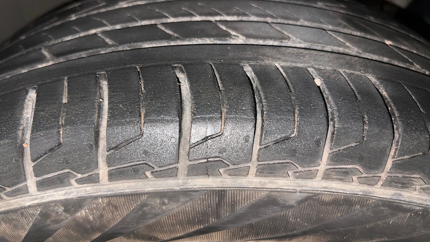 Used 2023 Hyundai Creta SX 1.5 Petrol Petrol Manual tyres RIGHT FRONT TYRE TREAD VIEW