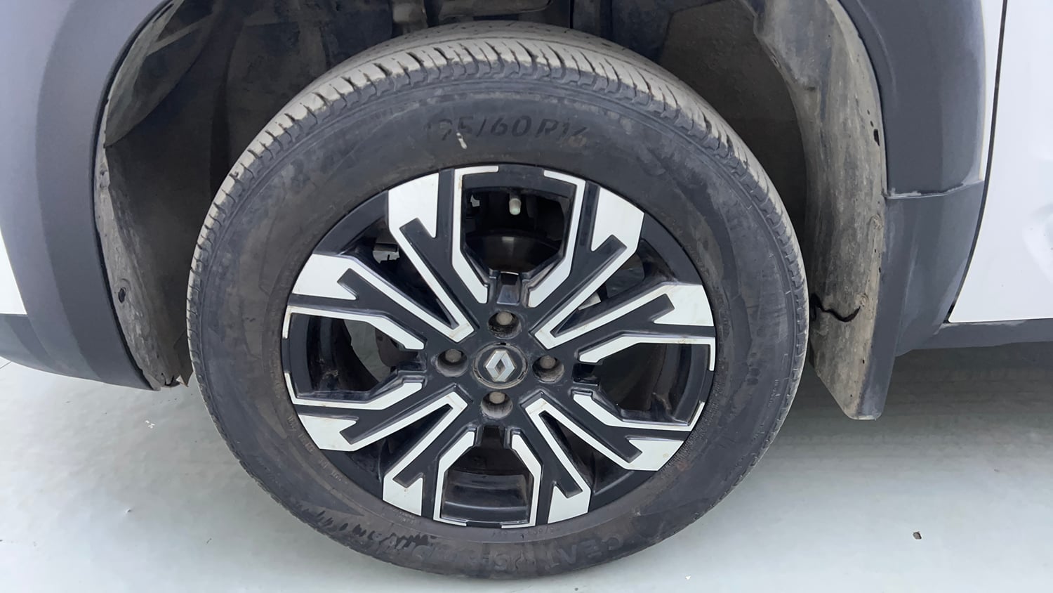 Used 2021 Renault Kiger RXZ AMT Dual Tone Petrol Automatic tyres LEFT FRONT TYRE RIM VIEW