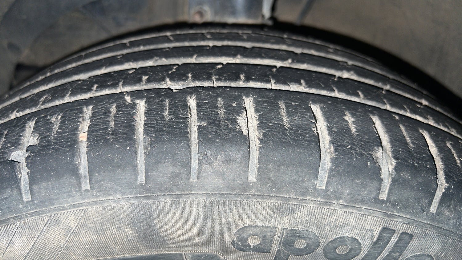 Used 2022 Maruti Suzuki Baleno Alpha AGS Petrol Automatic tyres LEFT FRONT TYRE TREAD VIEW