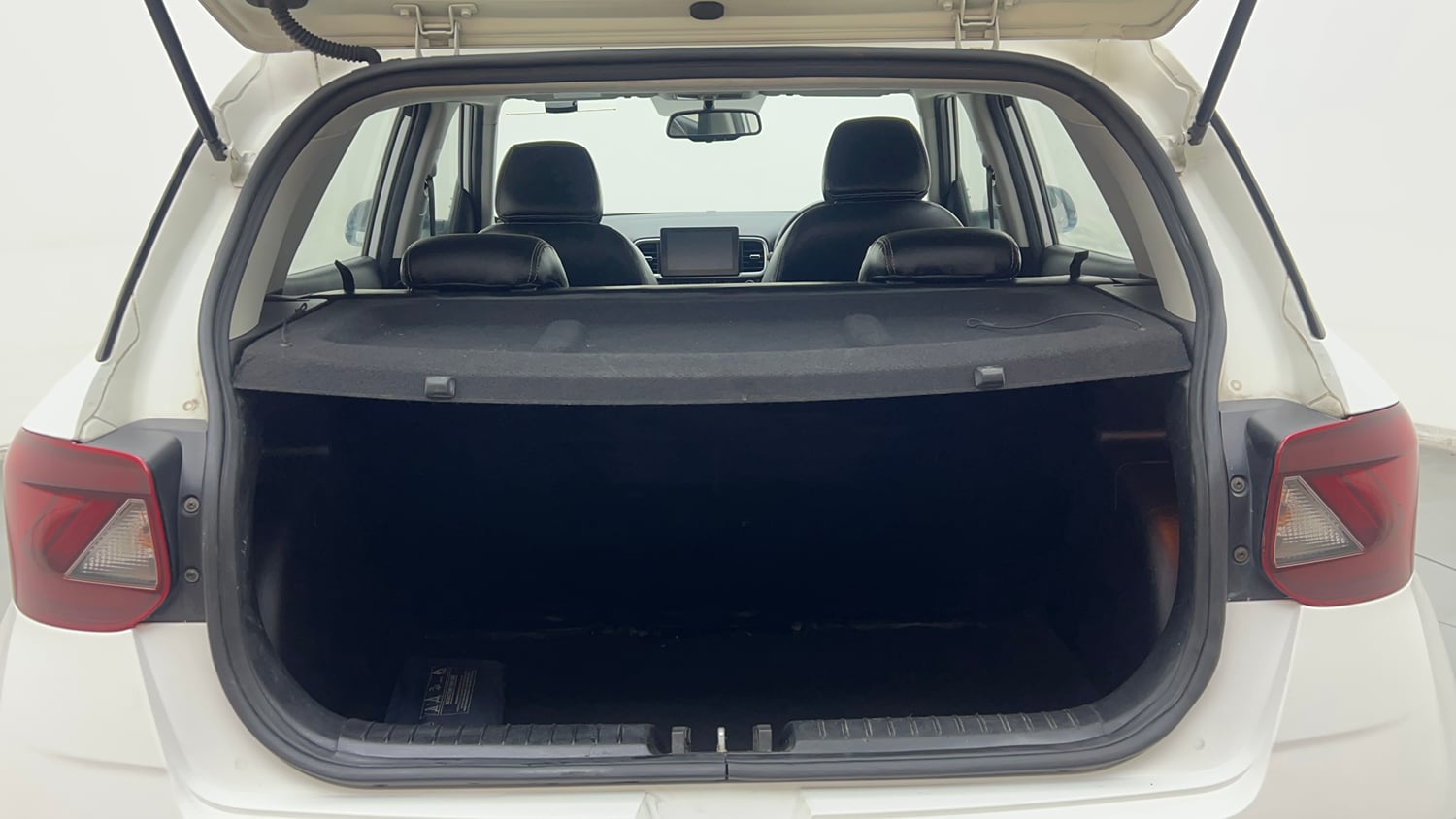 Used 2019 Hyundai Venue SX Plus 1.0 Turbo DCT Petrol Automatic interior DICKY INSIDE VIEW