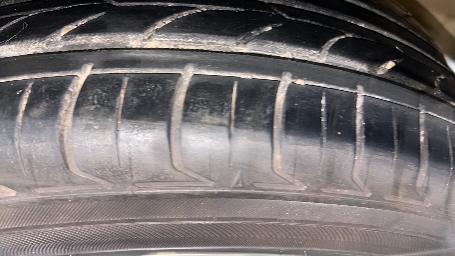 Used 2019 Hyundai Venue SX Plus 1.0 Turbo DCT Petrol Automatic tyres LEFT REAR TYRE TREAD VIEW