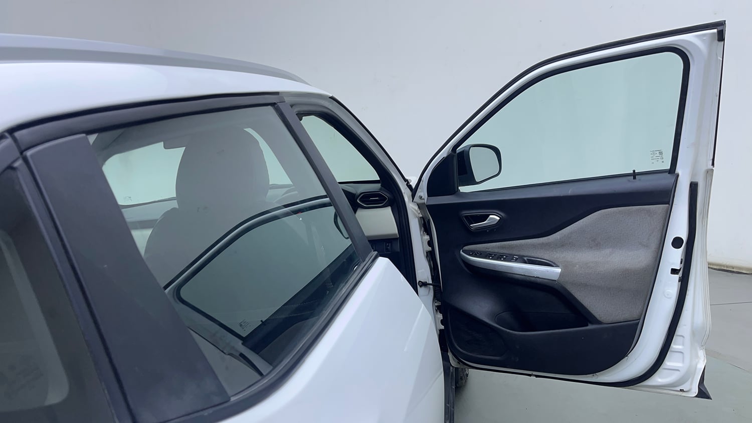 Used 2021 Nissan Magnite XV Turbo CVT Petrol Automatic interior RIGHT FRONT DOOR OPEN VIEW