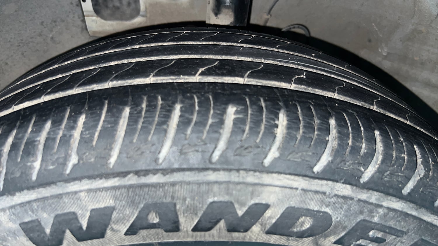 Used 2019 Hyundai Venue SX Plus 1.0 Turbo DCT Petrol Automatic tyres LEFT FRONT TYRE TREAD VIEW