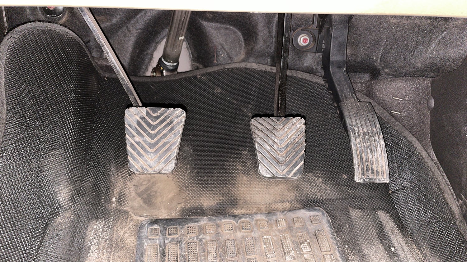 Used 2013 Hyundai Verna Fluidic 1.6 VTVT SX Petrol Manual interior PEDALS VIEW
