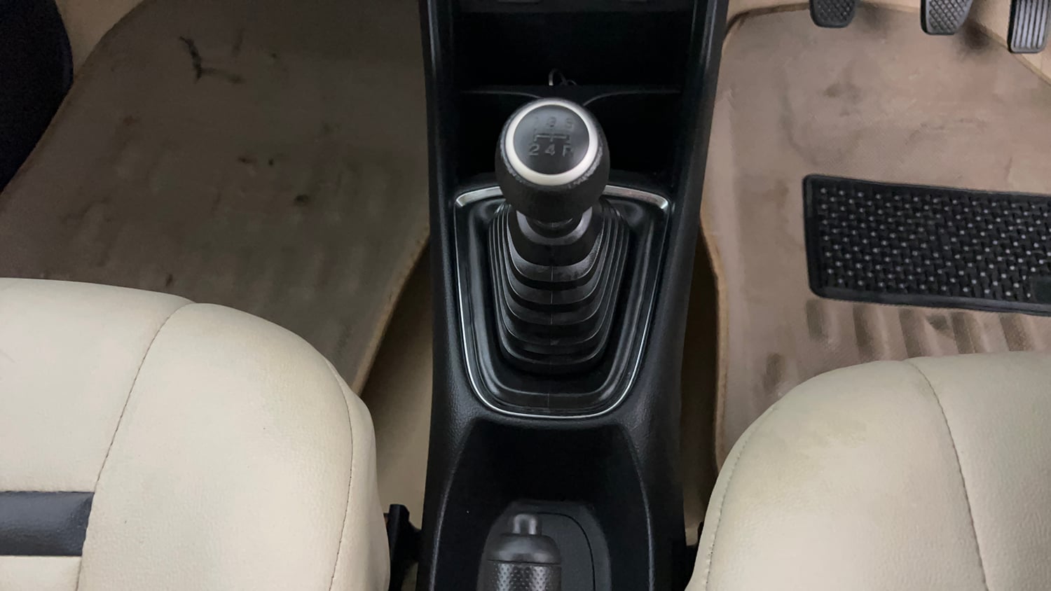 Used 2021 Honda Amaze 1.2 V MT Petrol Petrol Manual interior GEAR  KNOB VIEW