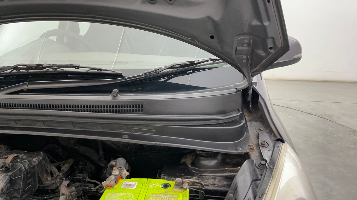 Used 2012 Hyundai i10 Magna 1.2 Kappa2 Petrol Manual engine ENGINE LEFT SIDE HINGE & APRON VIEW